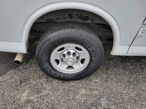 Used 2014 Chevrolet Express 2500 image 13