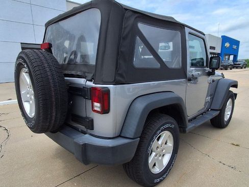 Used 2018 Jeep Wrangler Sport AWD/4WD image 9