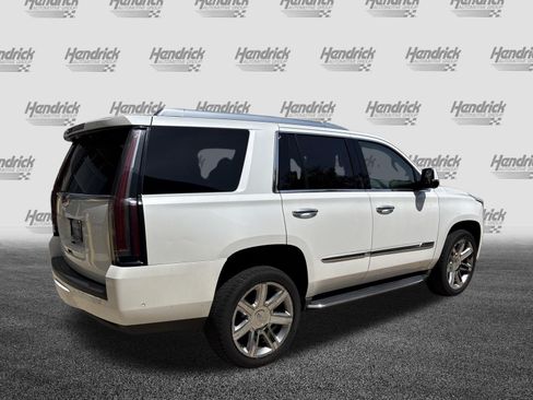 Used 2017 Cadillac Escalade Luxury AWD/4WD image 10