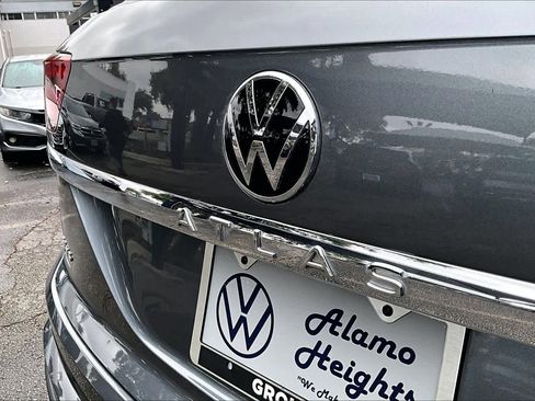 Certified 2023 Volkswagen Atlas Cross Sport SE w/ Panoramic Sunroof Package image 33