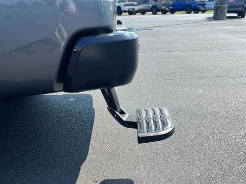 New 2026 Nissan Frontier S image 10