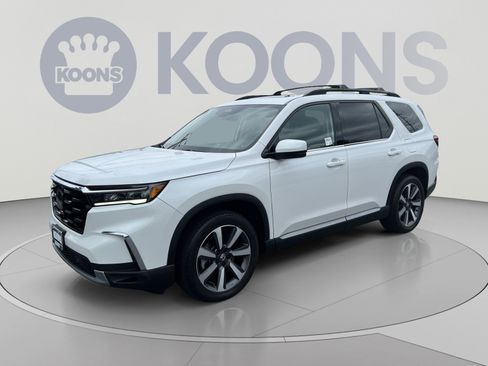 Used 2023 Honda Pilot Touring image 1