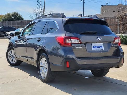 Used 2018 Subaru Outback 2.5i Premium image 3
