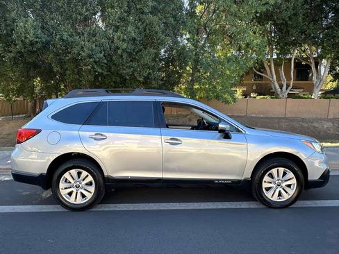 Used 2015 Subaru Outback 2.5i Premium image 9