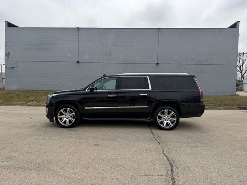 Used 2018 Cadillac Escalade ESV Luxury image 4