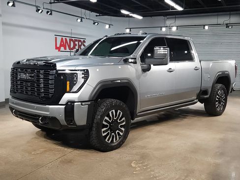 Used 2025 GMC Sierra 2500 Denali Ultimate AWD/4WD image 3