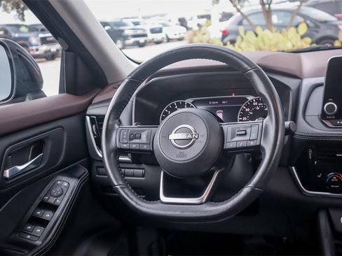 Used 2022 Nissan Rogue SV w/ SV Premium Package image 24