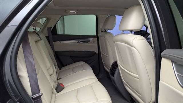 Used 2017 Cadillac XT5 Luxury w/ Driver Awareness Package FWD image 17