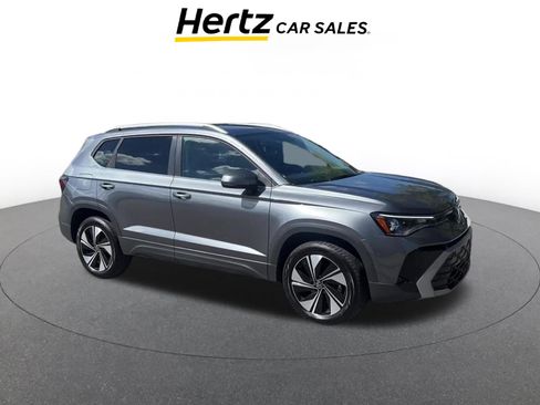 Used 2025 Volkswagen Taos SE image 1