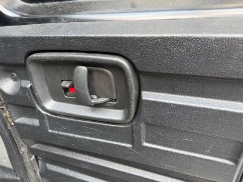 Used 2017 Chevrolet Express 2500 RWD image 30