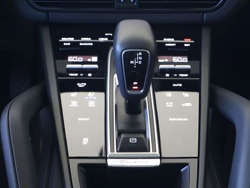 Used 2021 Porsche Cayenne AWD/4WD image 16