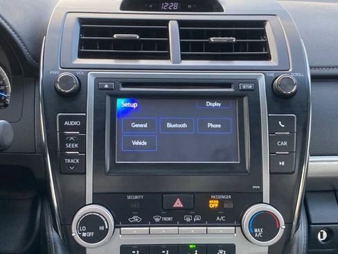 Used 2014 Toyota Camry SE FWD image 11