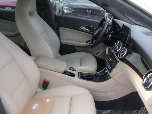 Used 2018 Mercedes-Benz CLA 250 4MATIC image 32