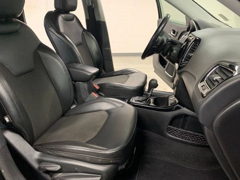 Used 2020 Jeep Compass Latitude FWD image 10