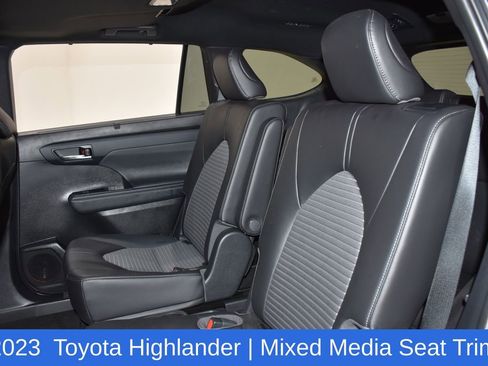 Used 2023 Toyota Highlander XSE image 31