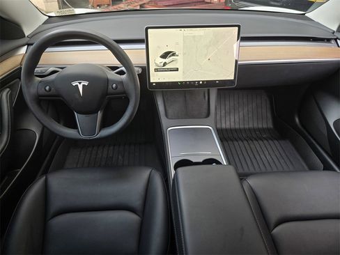 Used 2023 Tesla Model 3 Standard Range image 14
