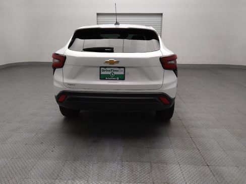 Used 2025 Chevrolet Trax LS FWD image 7