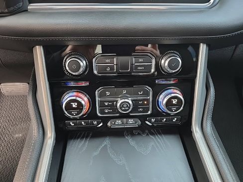 Used 2021 GMC Yukon XL Denali image 17