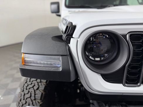 Used 2025 Jeep Wrangler Unlimited Rubicon 4xe w/ Convenience Group AWD/4WD image 3
