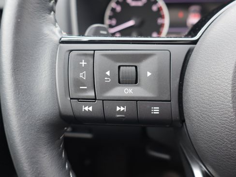 Used 2023 Nissan Rogue SL AWD/4WD image 16