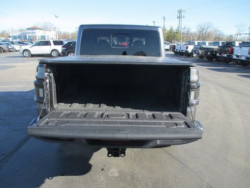 Used 2025 Jeep Gladiator Sport image 8