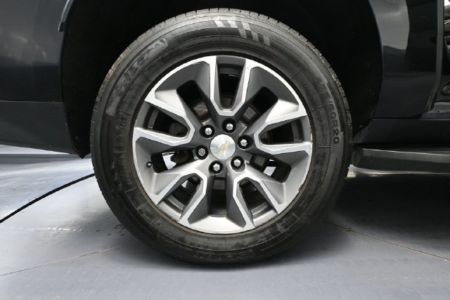 Used 2022 Chevrolet Suburban LT w/ Luxury Package AWD/4WD image 11
