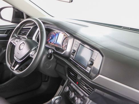 Used 2021 Volkswagen Jetta SE w/ SE Cold Weather Package image 25