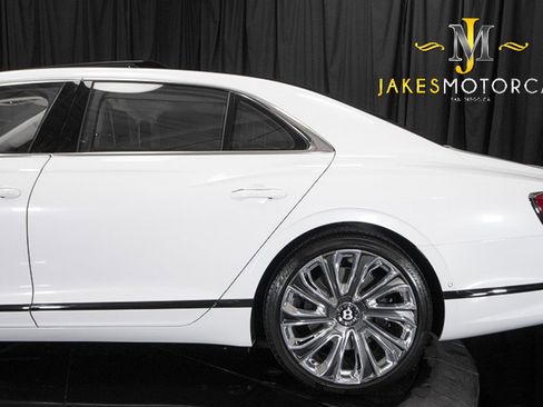 Used 2022 Bentley Flying Spur W12 AWD/4WD image 8