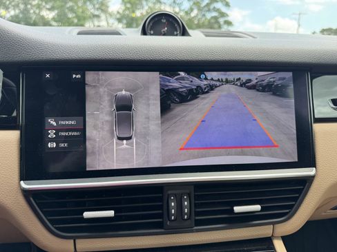 Used 2020 Porsche Cayenne image 14