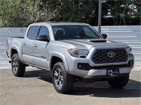 Used 2018 Toyota Tacoma TRD Sport AWD/4WD image 8