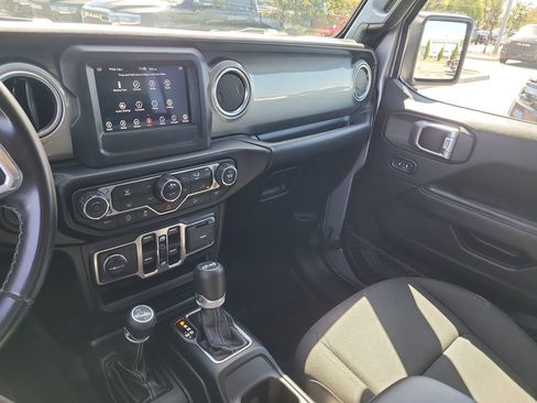 Used 2019 Jeep Wrangler Unlimited Sahara AWD/4WD image 22