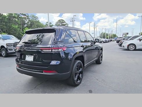 Used 2024 Jeep Grand Cherokee Limited w/ Black Appearance Package AWD/4WD image 34