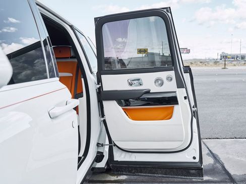 Used 2026 Rolls-Royce Cullinan AWD/4WD image 33