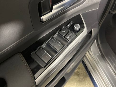 Used 2026 Toyota Sienna Platinum image 16