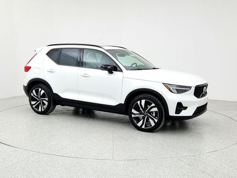Certified 2024 Volvo XC40 B5 Plus w/ Protection Package Premier image 3