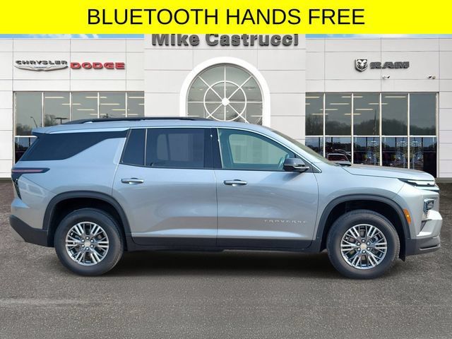 Used 2025 Chevrolet Traverse LT w/ Driver Confidence Package FWD image 3