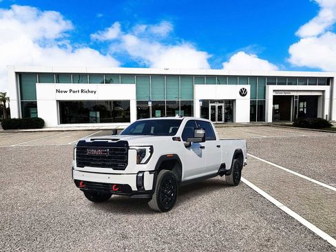 Used 2024 GMC Sierra 2500 AT4 w/ AT4 Premium Plus Package image 4