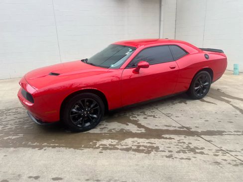 Used 2022 Dodge Challenger SXT w/ Driver Convenience Group image 2