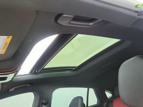 Used 2025 Mercedes-Benz GLC 300 4MATIC image 54