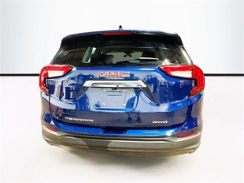 Used 2022 GMC Terrain SLE w/ Driver Convenience Package image 6