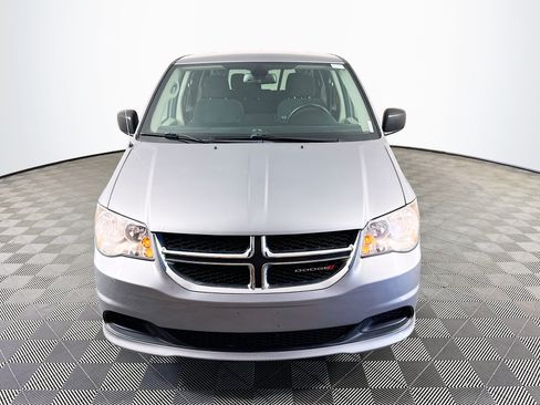 Used 2018 Dodge Grand Caravan SE w/ UConnect Hands-Free Group FWD image 2