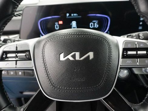 Used 2025 Kia Telluride LX FWD image 23