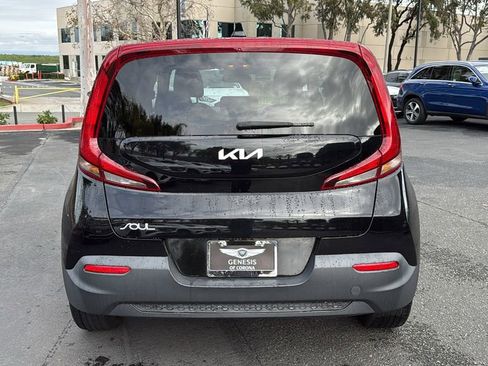 Used 2022 Kia Soul LX image 4