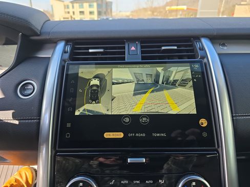 Used 2024 Land Rover Discovery Dynamic SE image 28