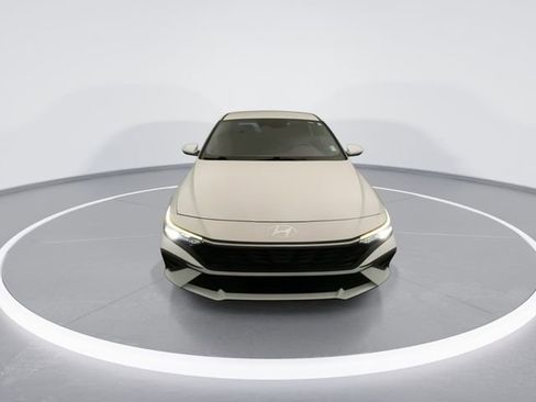 Used 2024 Hyundai Elantra SEL FWD image 9