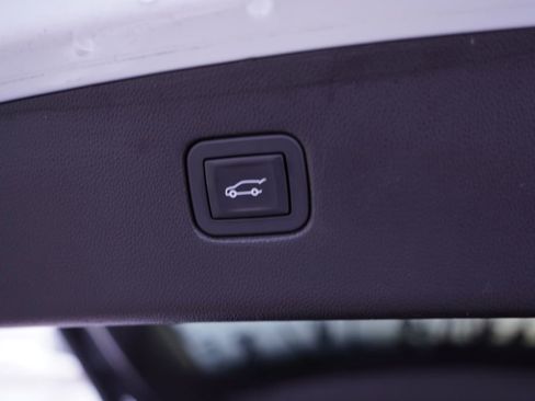 Used 2019 Chevrolet Blazer LT w/ Sun and Wheels Package image 21