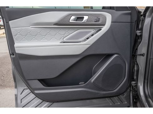 Used 2025 Ford Explorer Platinum w/ Ultimate Package AWD/4WD image 20