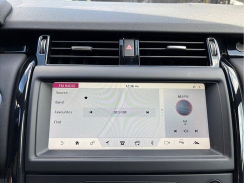 Used 2018 Land Rover Discovery SE image 27