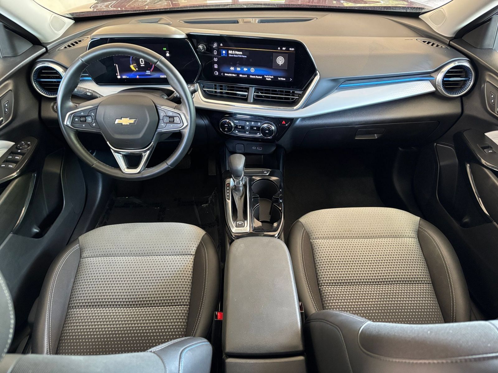 Used 2025 Chevrolet Trax LT w/ LT Convenience Package FWD image 27