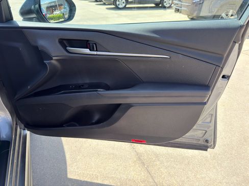 Used 2025 Toyota Camry SE FWD image 30